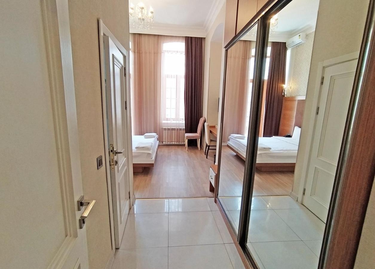 Solo Hotel On Nizami Street Баку Экстерьер фото